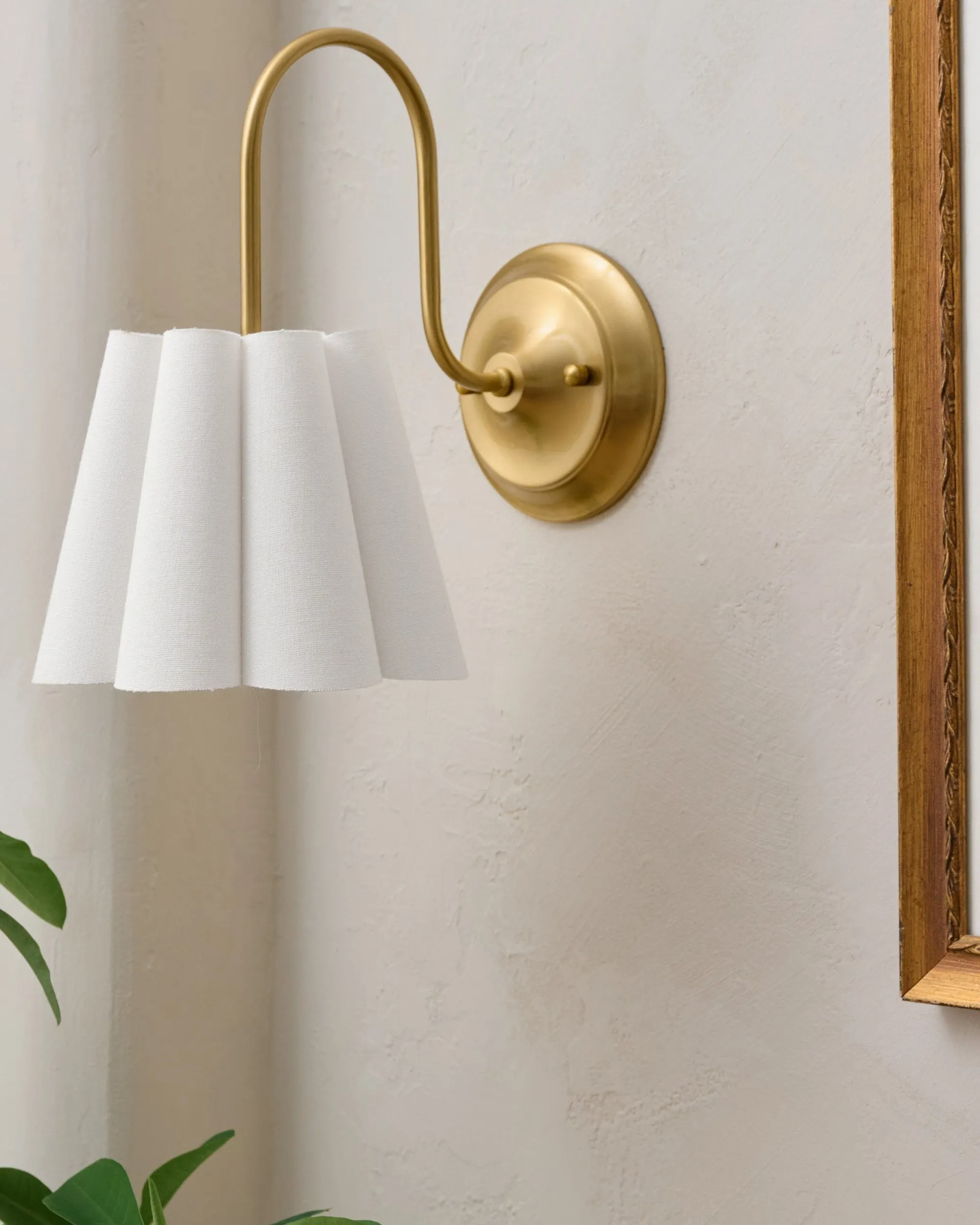 VND6475 StyleCraft Home Collection Odette Linen Scallop Wired Sconce