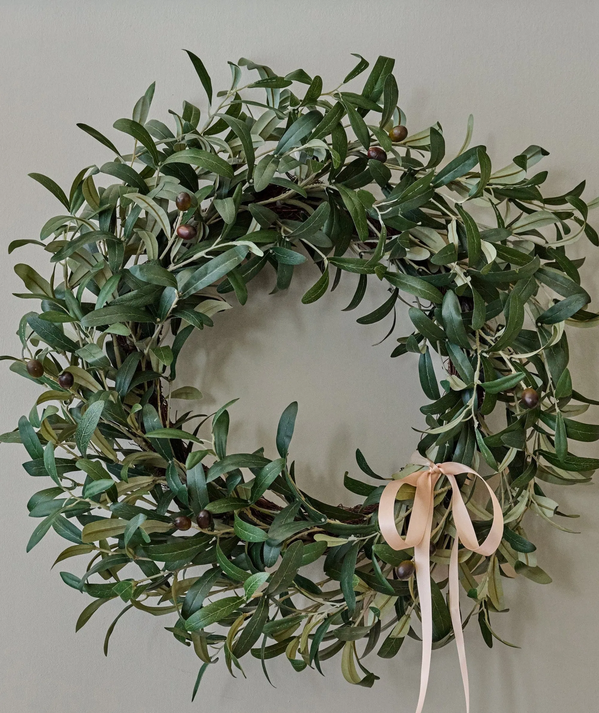 VND7816 UCP INTERNATIONAL CO., LTD Olive Leaf Wreath