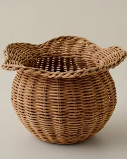 VND0164 Creative Co-op Inc Perry Scalloped Rim Woven Vase