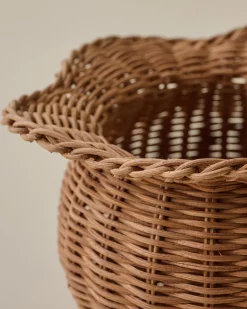 VND0164 Creative Co-op Inc Perry Scalloped Rim Woven Vase