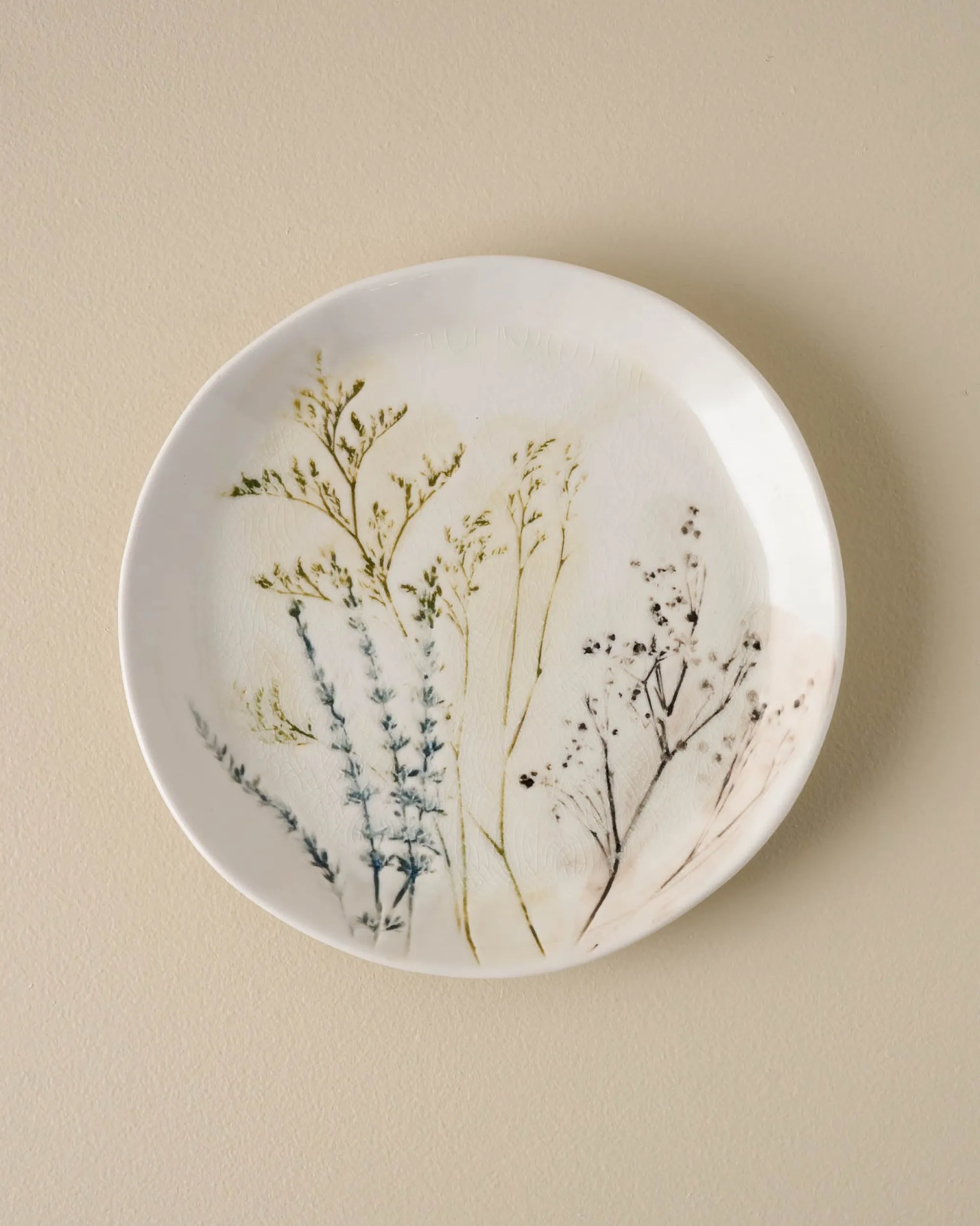 VND0164 Creative Co-op Inc Pressed Floral Plate