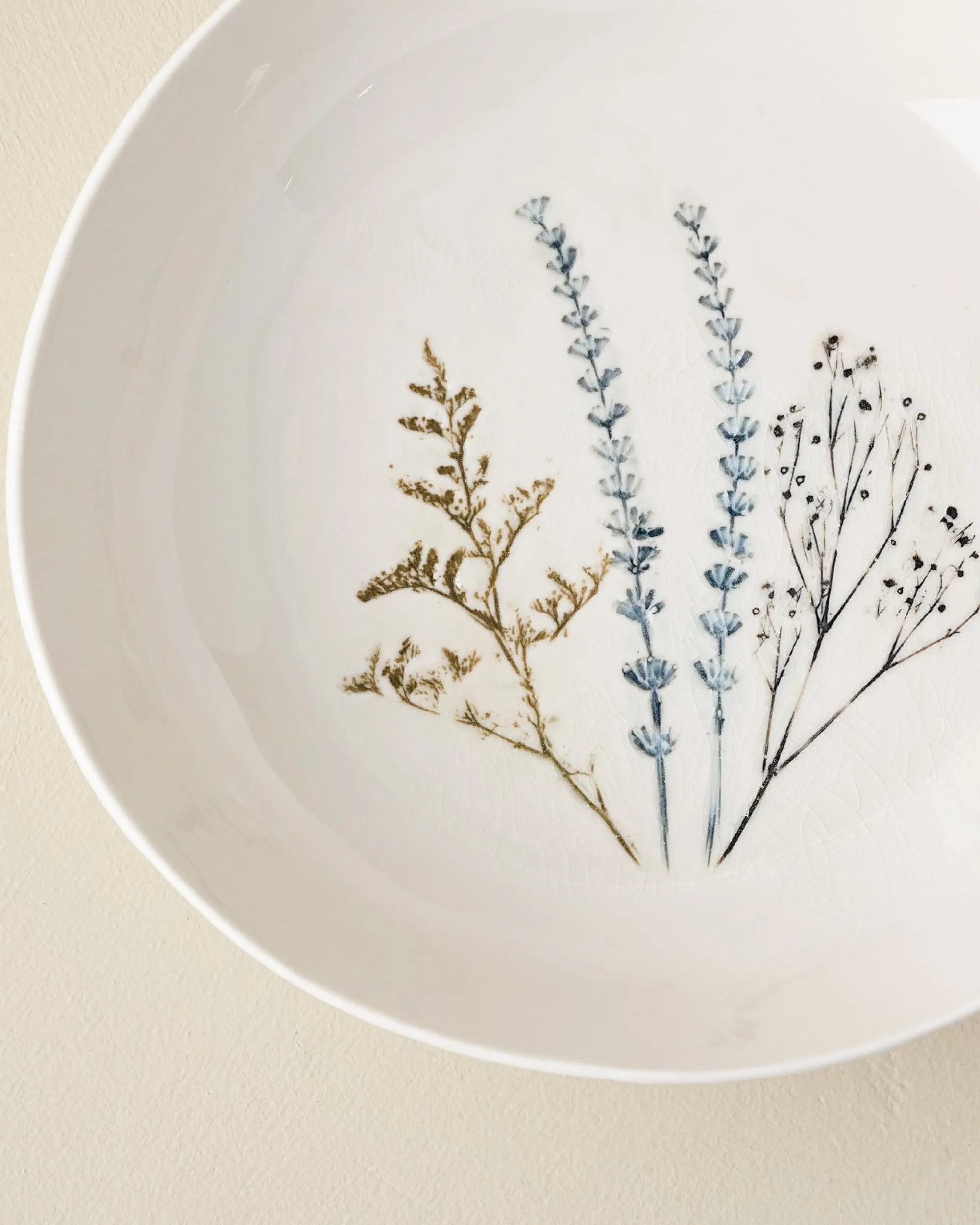 VND0164 Creative Co-op Inc Pressed Floral Serving Bowl