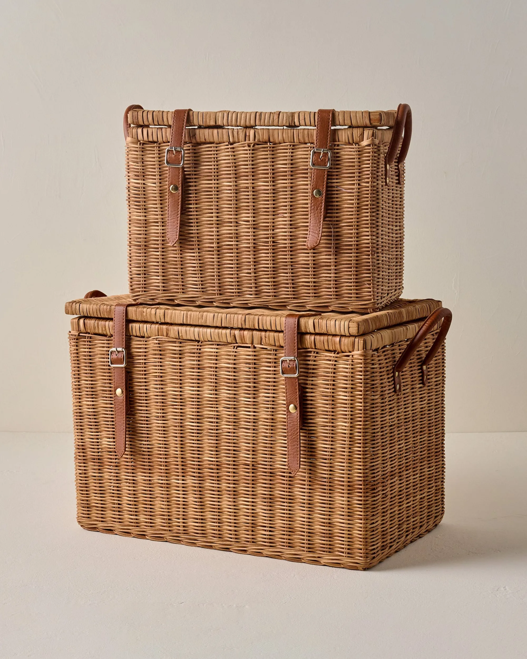VND0092 Melrose International, LLC Reid Woven Storage Trunk with Leather Handles