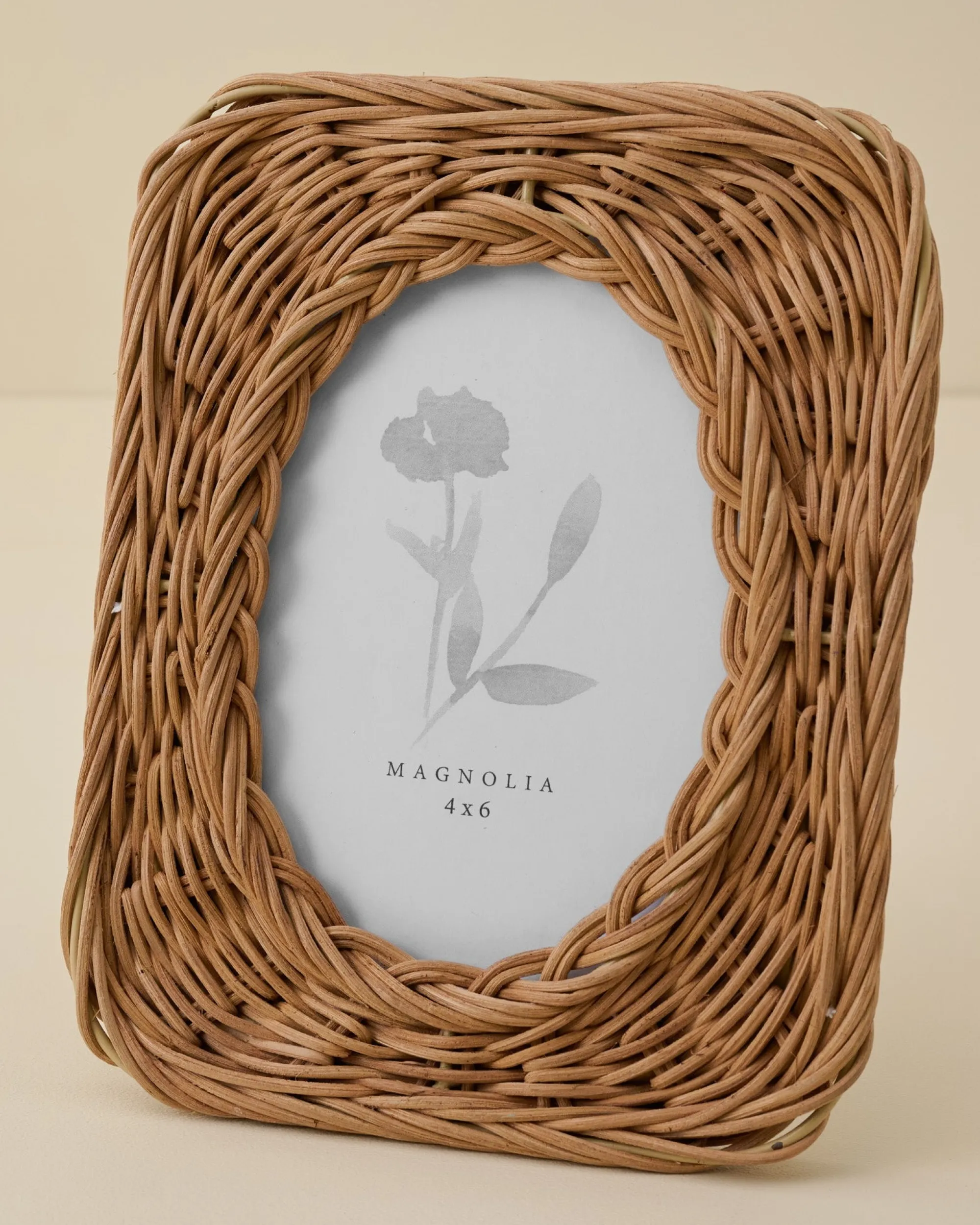 VND7018 Makerspalm, LLC Robin Woven Rattan Photo Frame