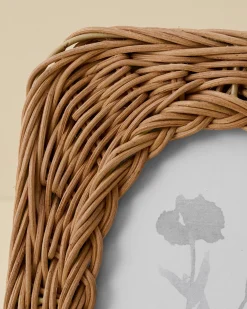 VND7018 Makerspalm, LLC Robin Woven Rattan Photo Frame