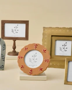 VND0164 Creative Co-op Inc Round Ceramic Juliet Photo Frame