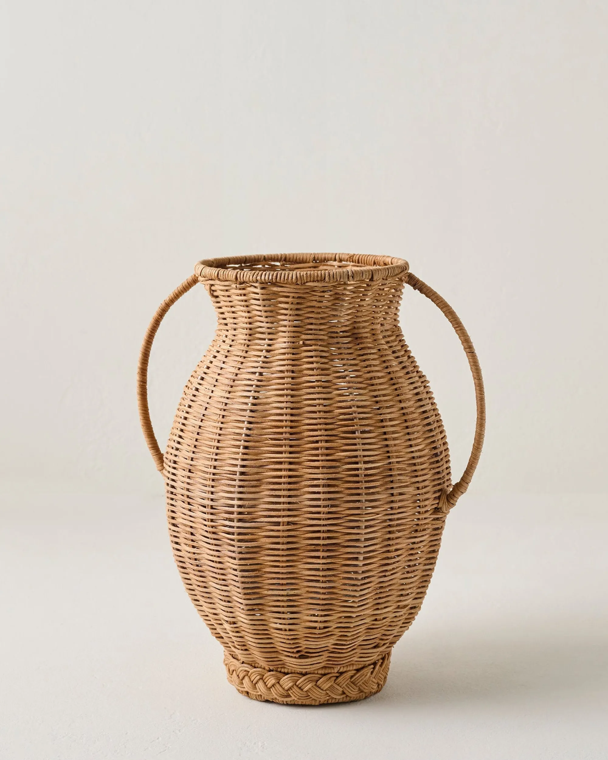 VND0164 Creative Co-op Inc Round Rattan Vase
