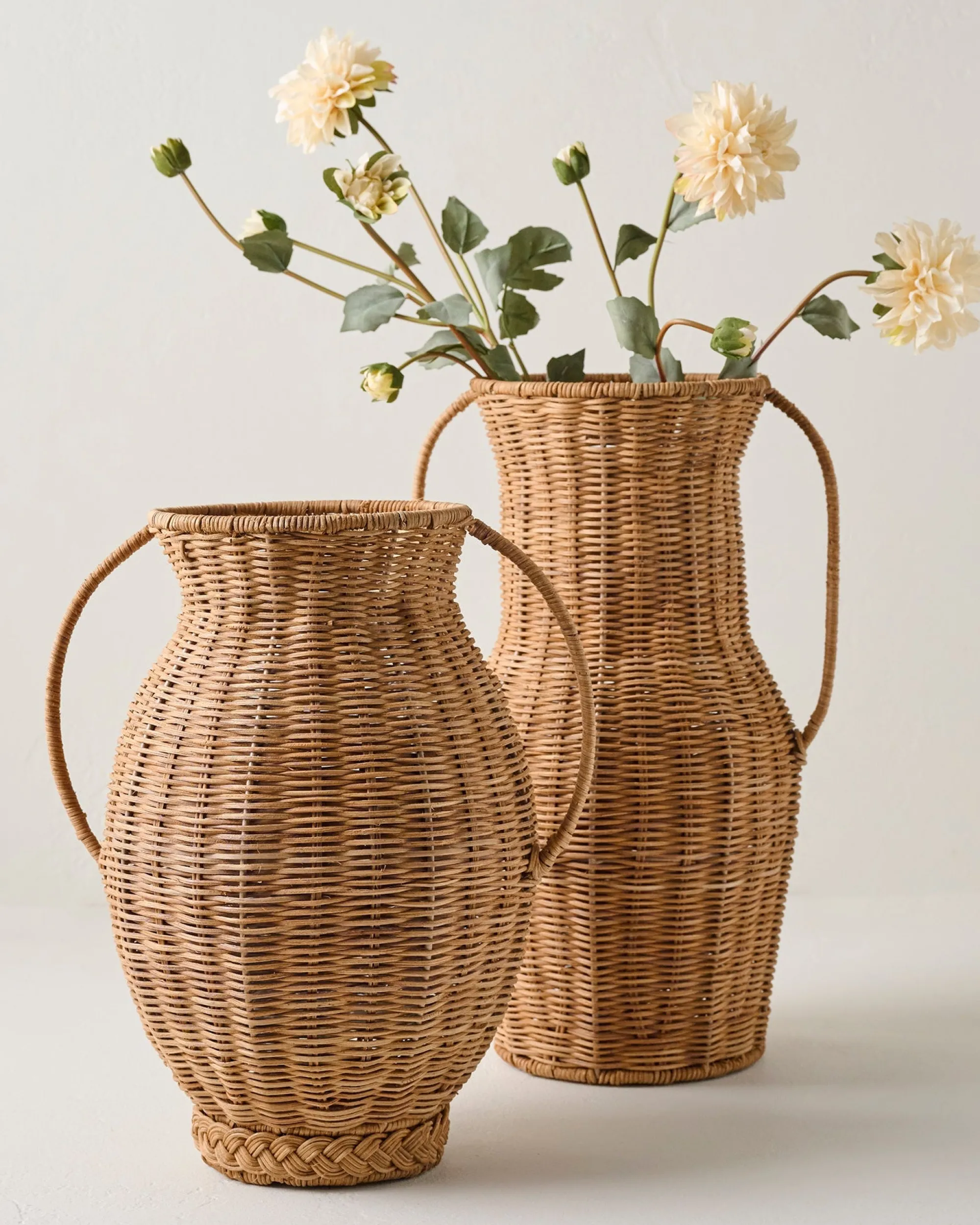 VND0164 Creative Co-op Inc Round Rattan Vase