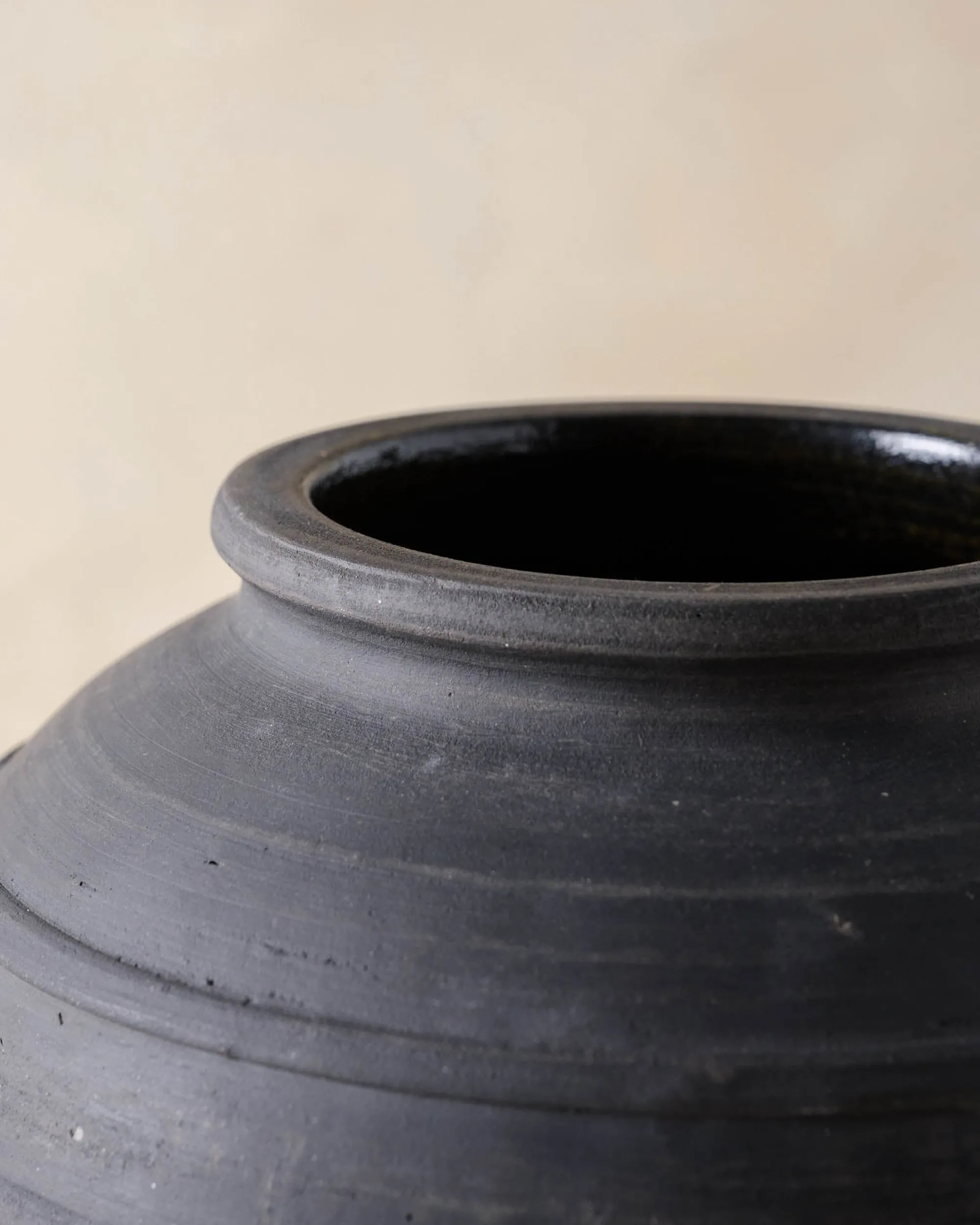 VND7005 Ganesh Creations Rustic Black Hand-Made Vase
