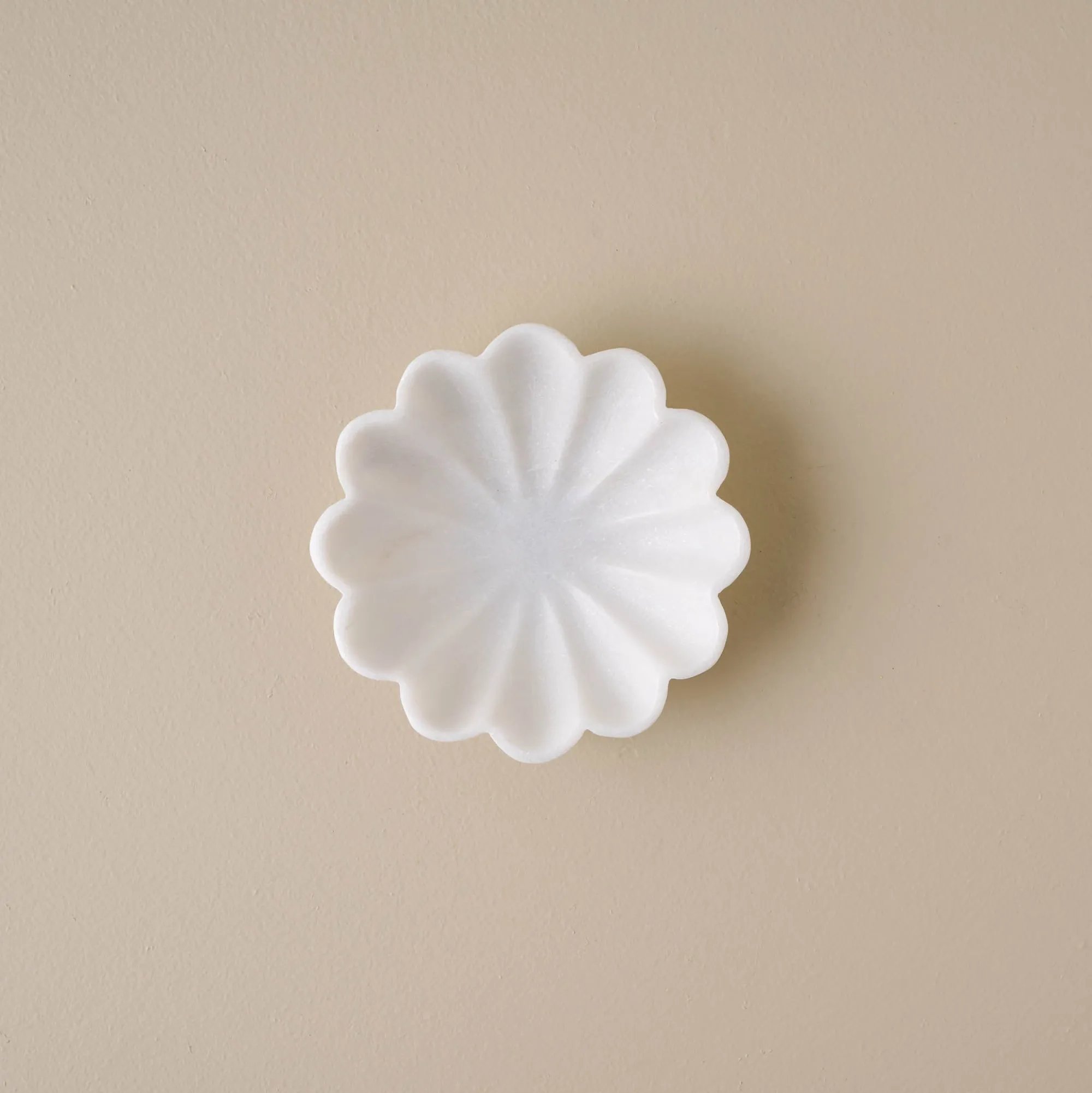 VND6842 Ferry International Scalloped Marble Accent Bowl