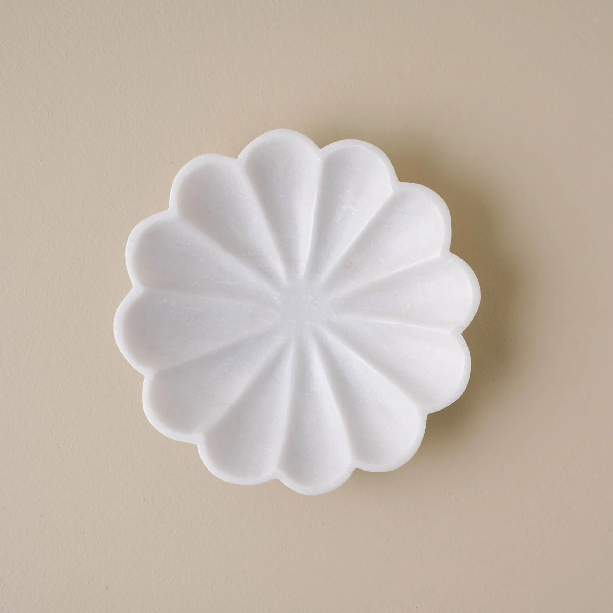 VND6842 Ferry International Scalloped Marble Accent Bowl