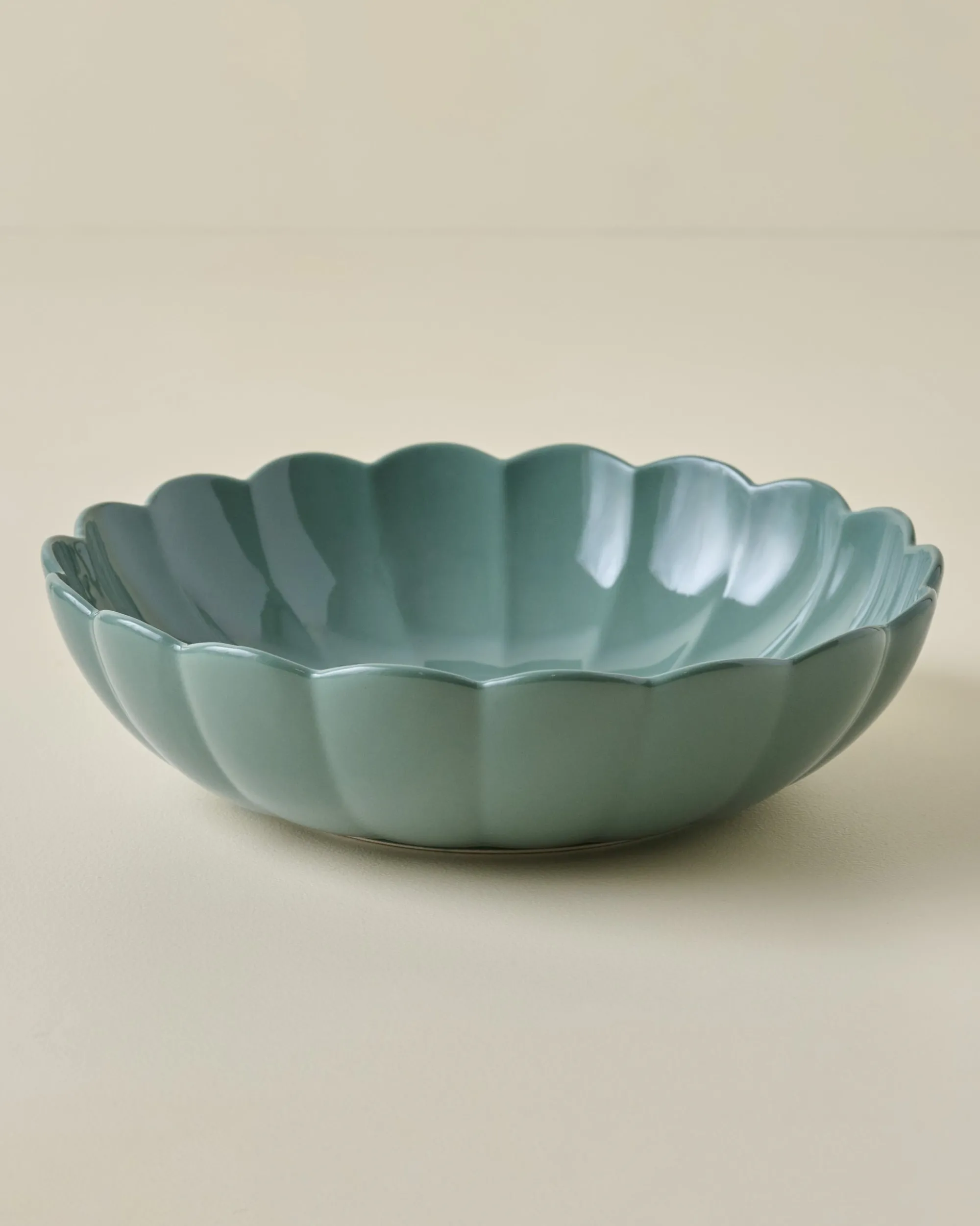VND0092 Melrose International, LLC Seagrass Scalloped Serving Bowl