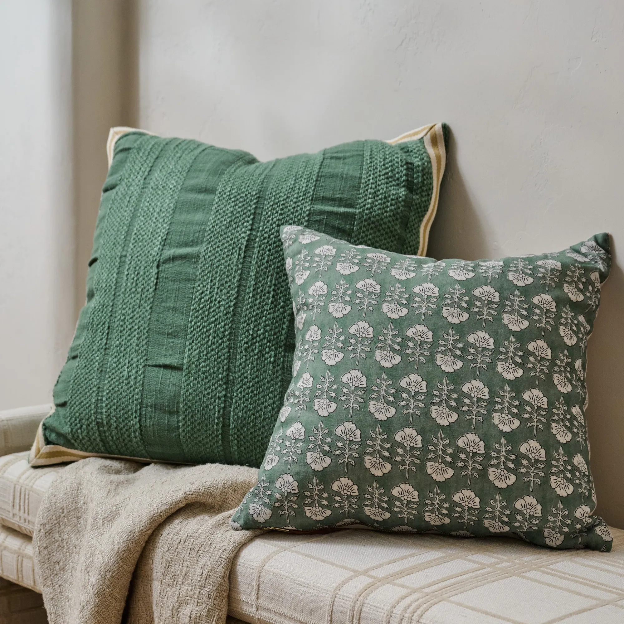 VND6843 KARUR GOLDLINE EXPORTS LLP Seaspray Oversized Pillow
