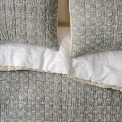 Magnolia Silver Blue Flora Block Print Quilt + Sham Set (King)