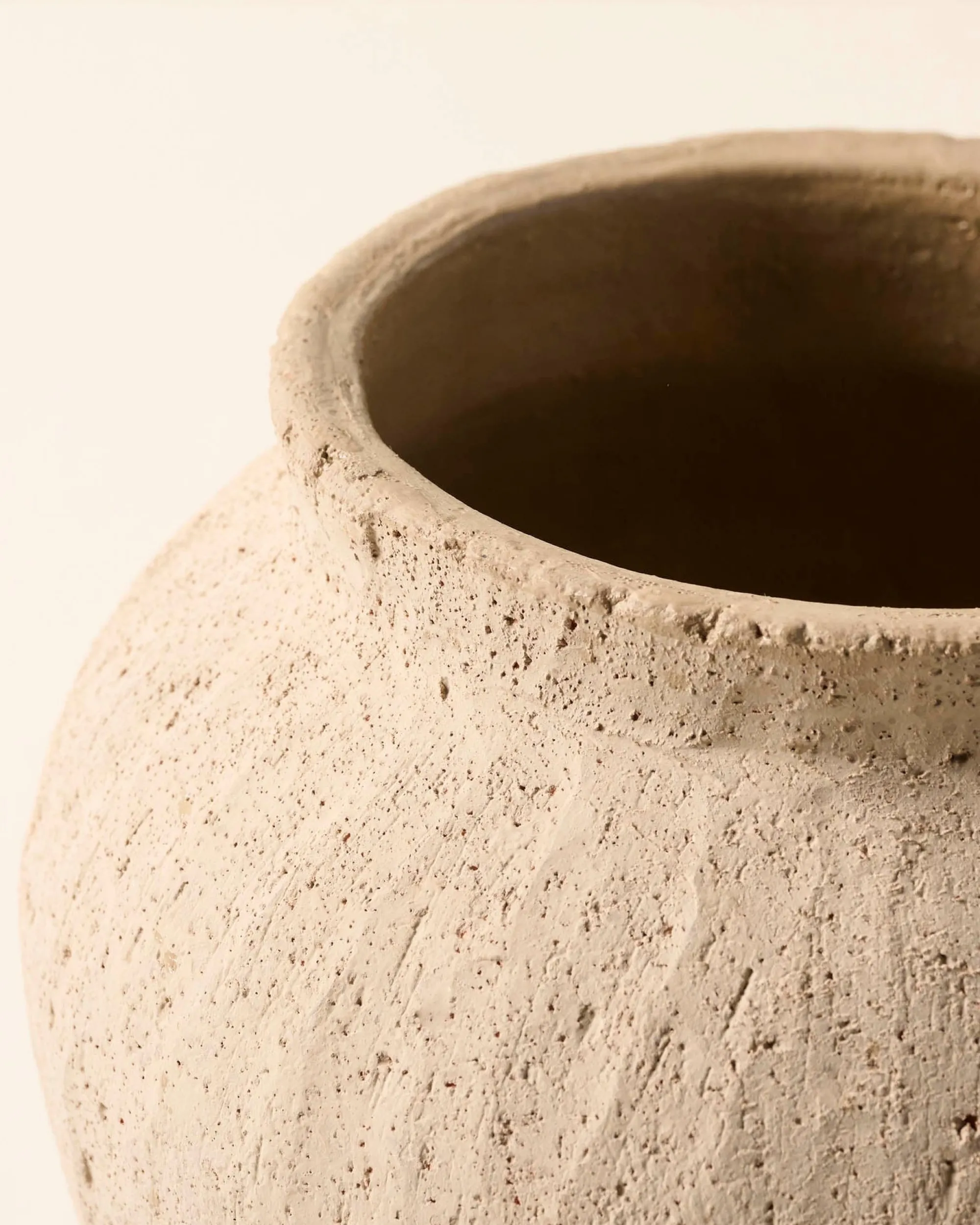 VND6562 Chaozhou Highland Crafts Company Ltd Small Textured Adrienne Vase
