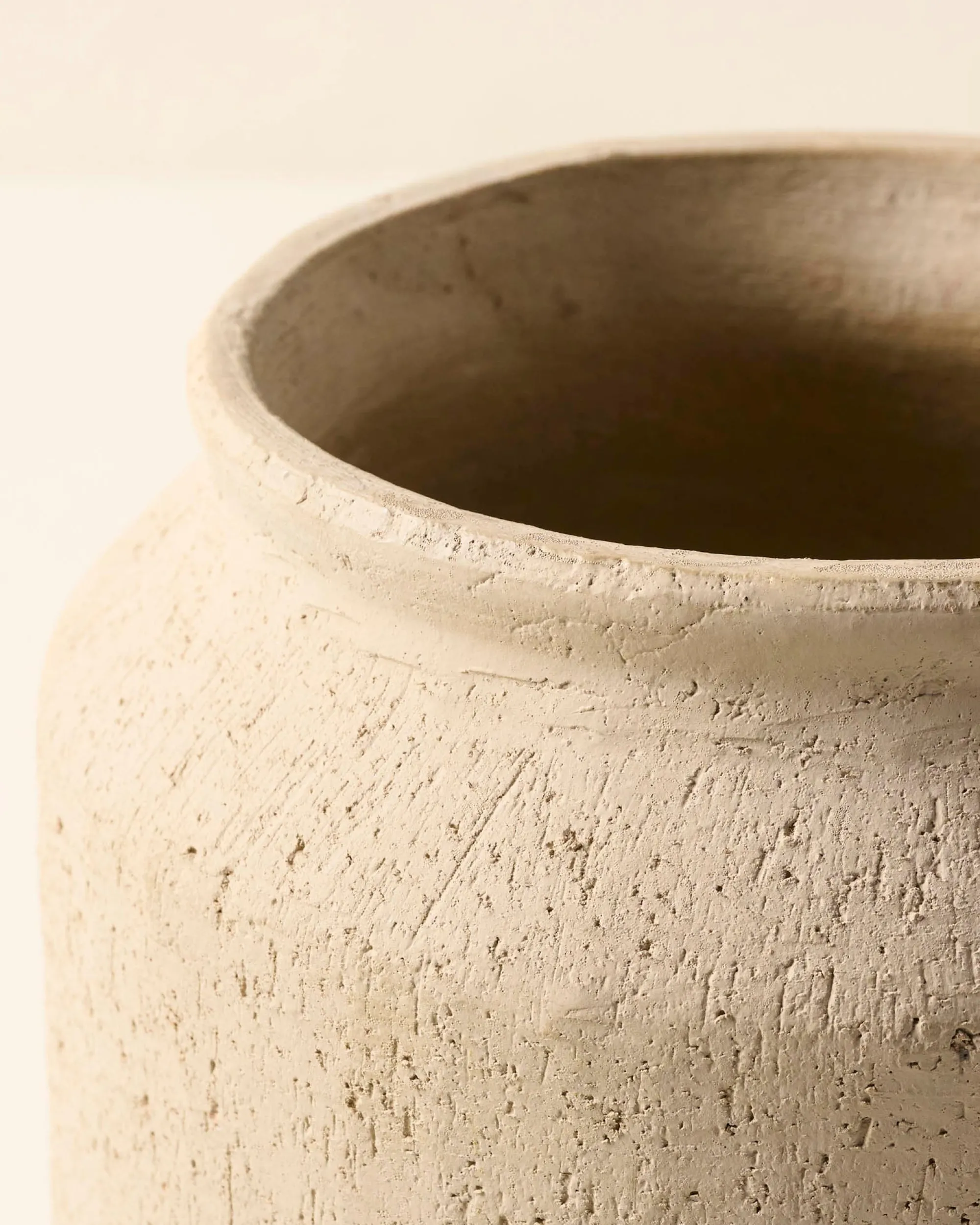 VND6562 Chaozhou Highland Crafts Company Ltd Small Textured Adrienne Vase