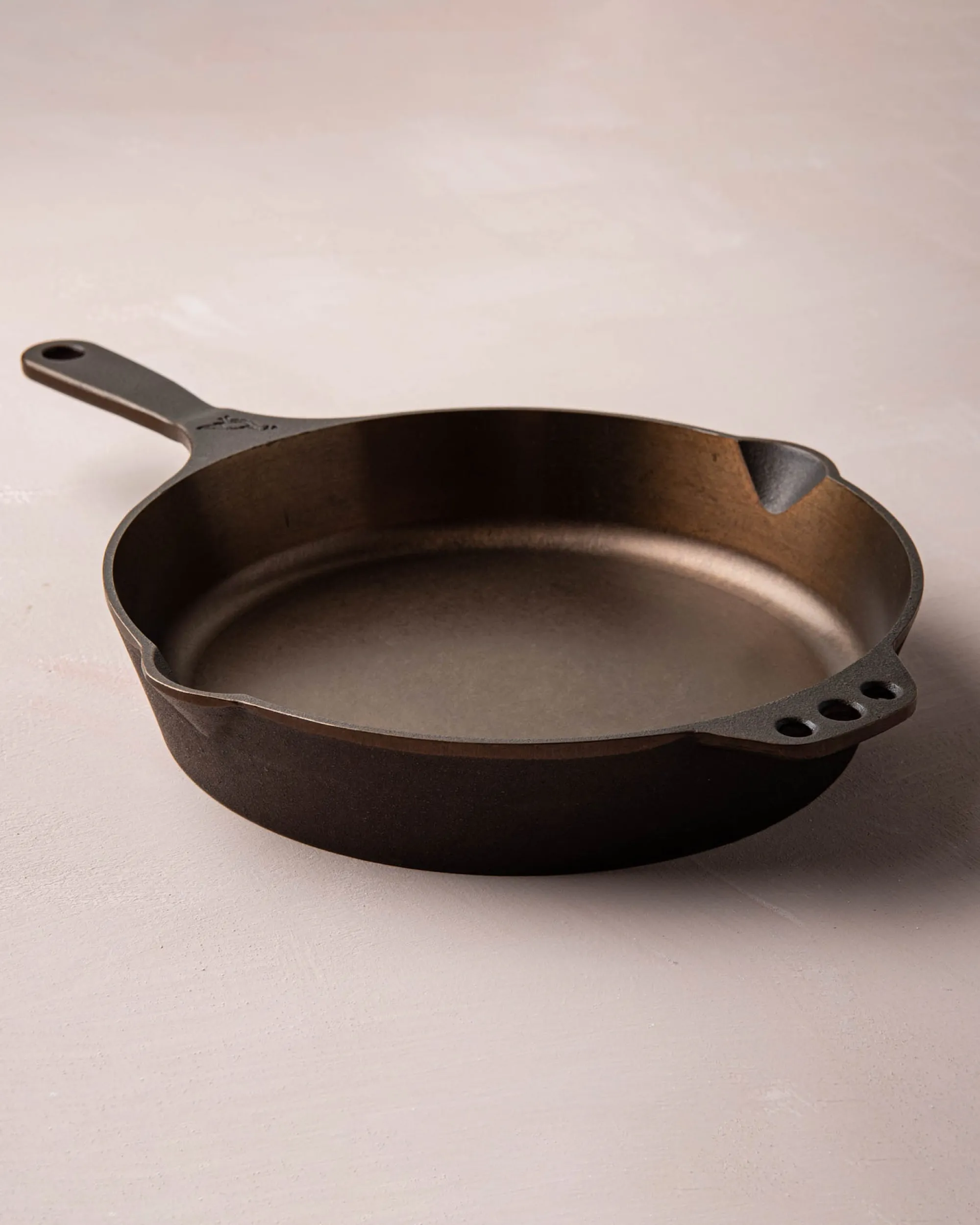 VND6687 Smithey Ironware Company Smithey Cast Iron Skillet (No. 10)