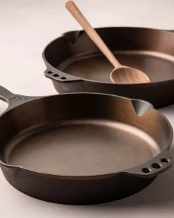 VND6687 Smithey Ironware Company Smithey Cast Iron Skillet (No. 12)