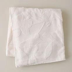 VND6325 The Airtex Group Snow White Floral Jacquard Towel