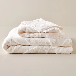 VND6325 The Airtex Group Snow White Floral Jacquard Towel
