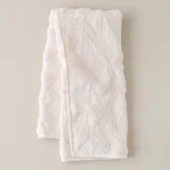 VND6325 The Airtex Group Snow White Floral Jacquard Towel