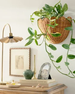 VND0164 Creative Co-op Inc Solene Scalloped Woven Wall Basket