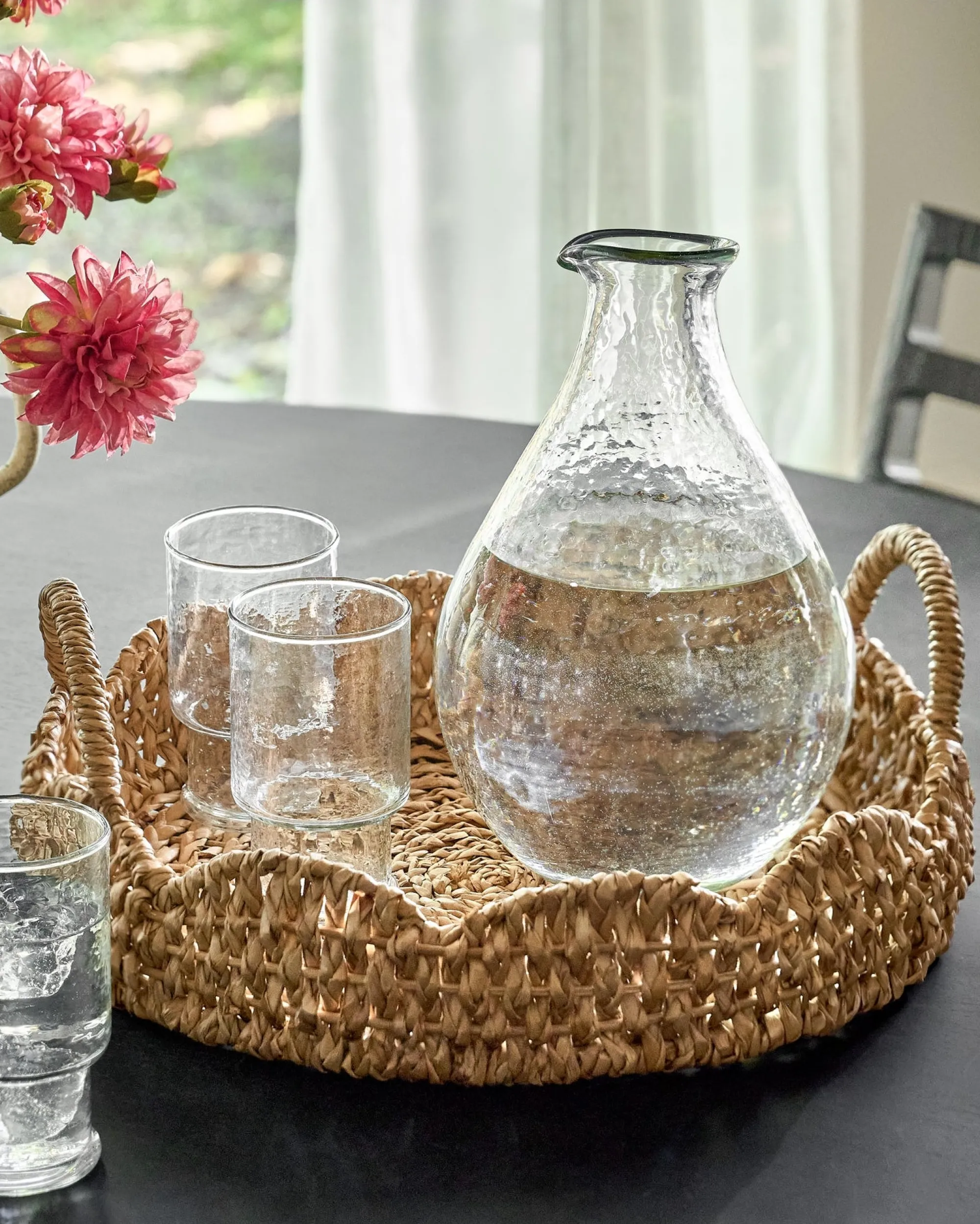 VND0164 Creative Co-op Inc Solene Woven Scalloped Tray