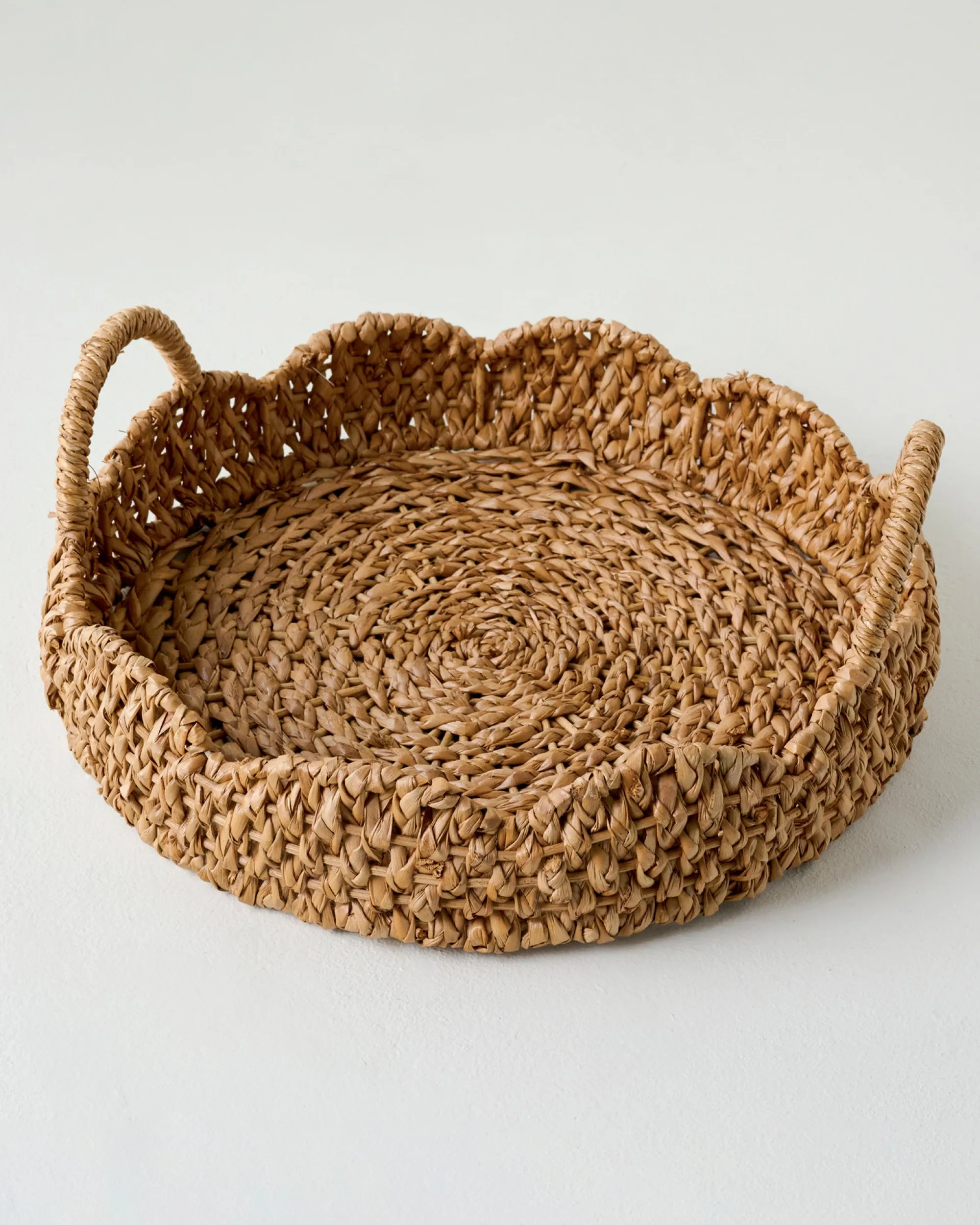 VND0164 Creative Co-op Inc Solene Woven Scalloped Tray