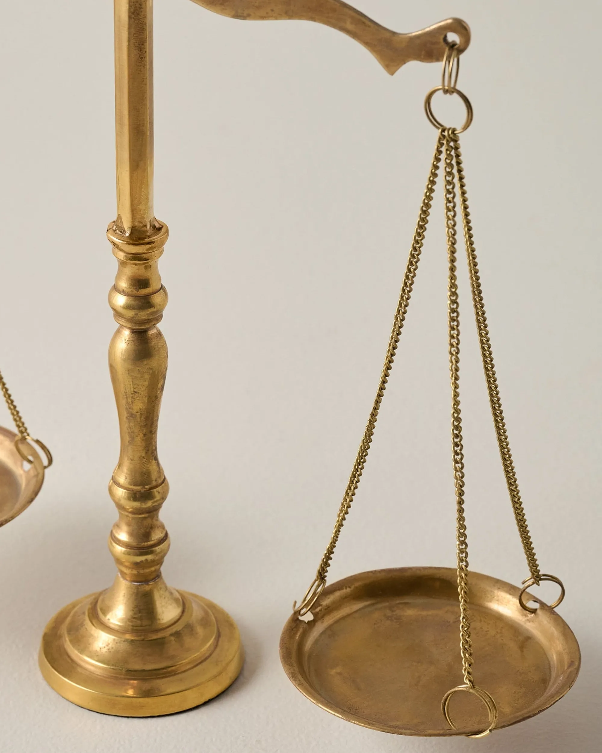 VND6624 GULATI EXPORTS Solid Brass Bookshelf Scale