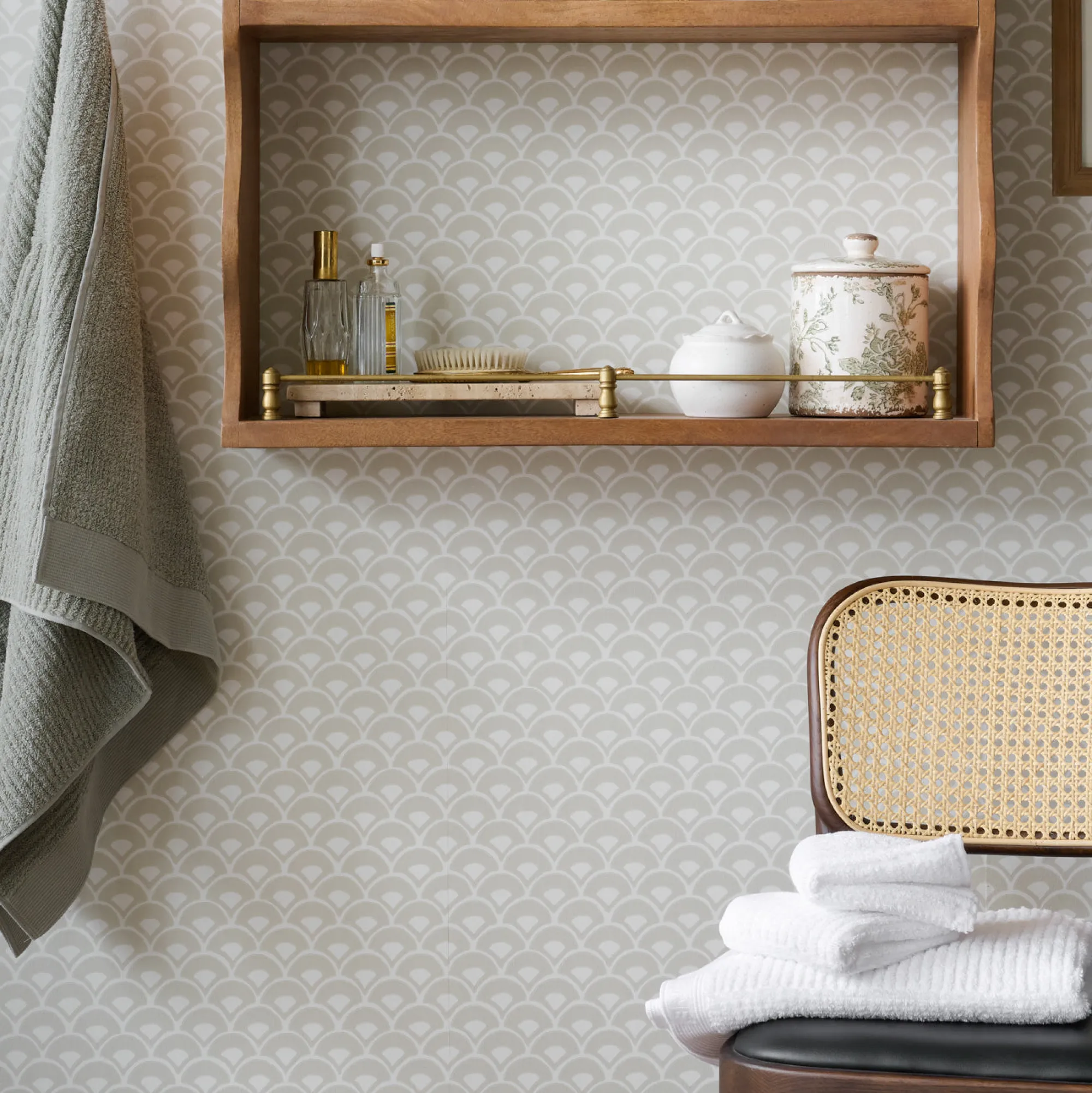 VND2730 York Wallcoverings Stacked Scallops Wallpaper