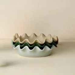 VND7018 Makerspalm, LLC The Cottage Collection Forest Green Scalloped Pie Dish