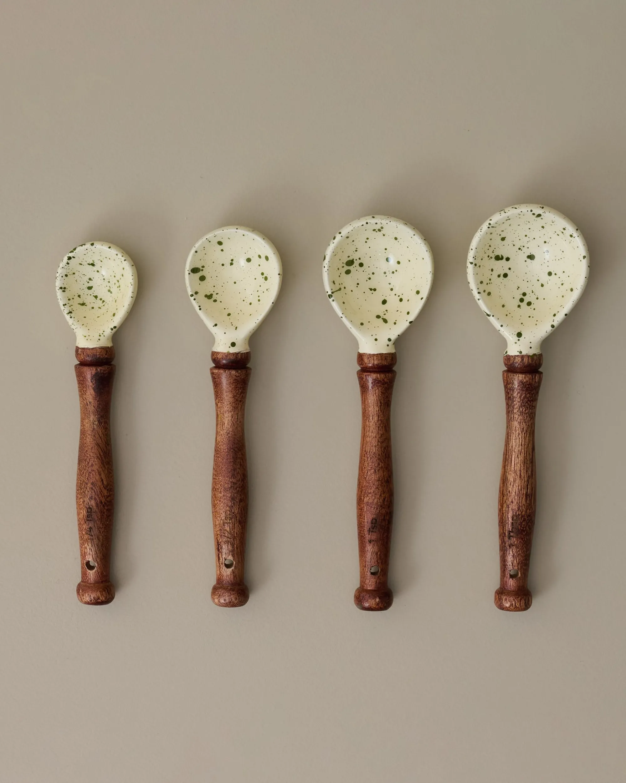 VND6715 VENUS IMPEX The Cottage Collection Green Speckle Measuring Spoons