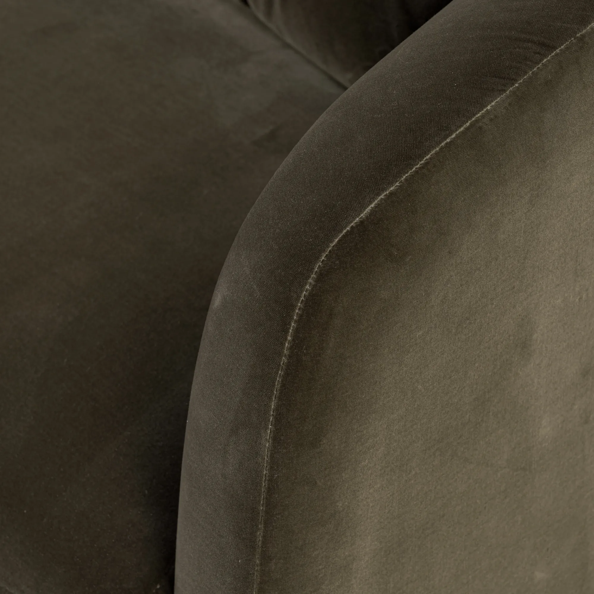 VND6200 Four Hands, LLC Veronica Sofa
