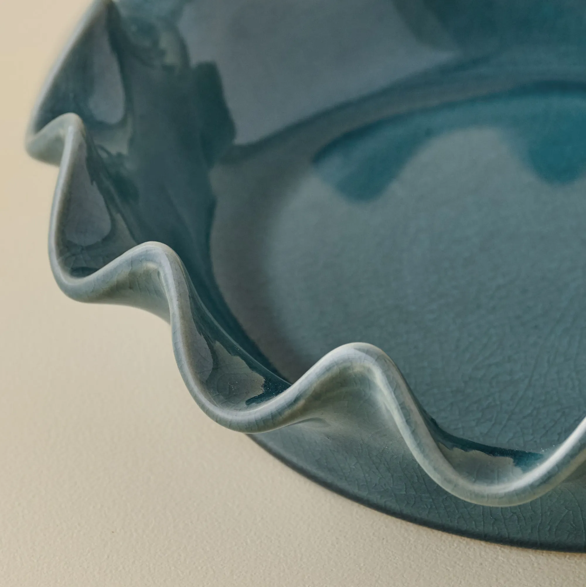 VND7018 Makerspalm, LLC Vintage Blue Scalloped Pie Dish