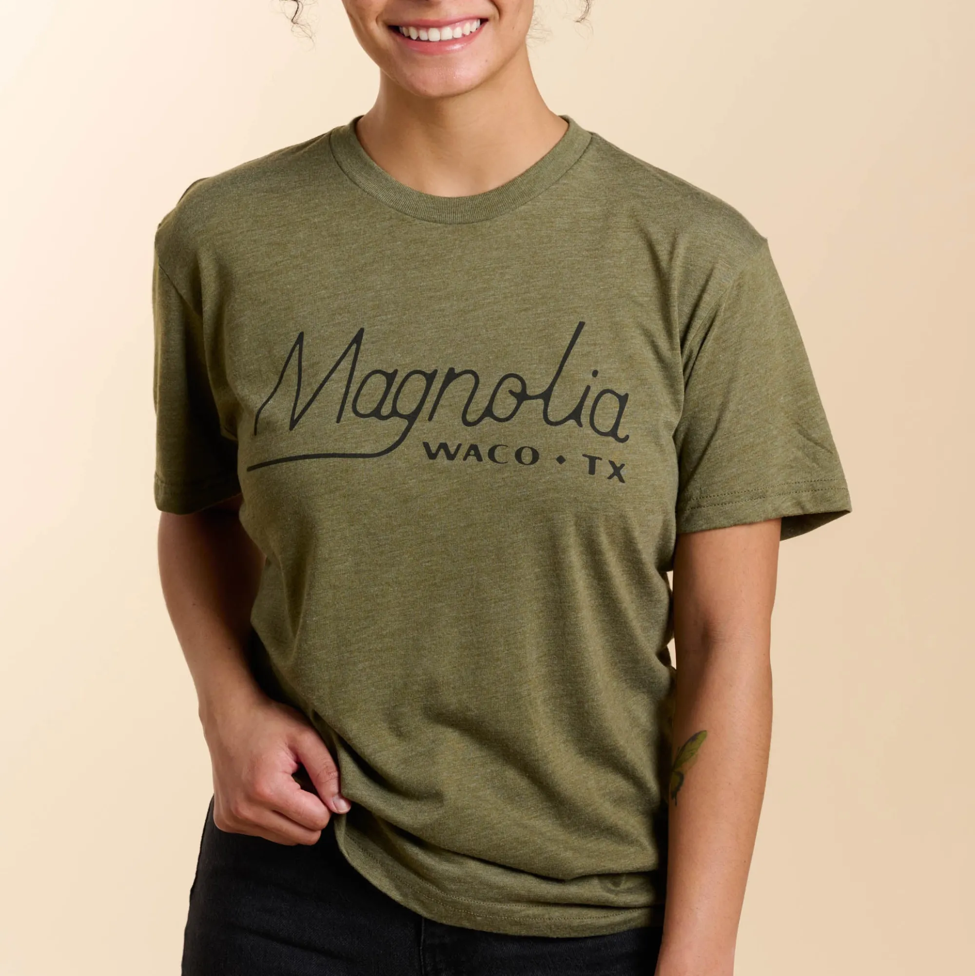 VND2724 Goochie Designs Vintage Magnolia Logo Shirt