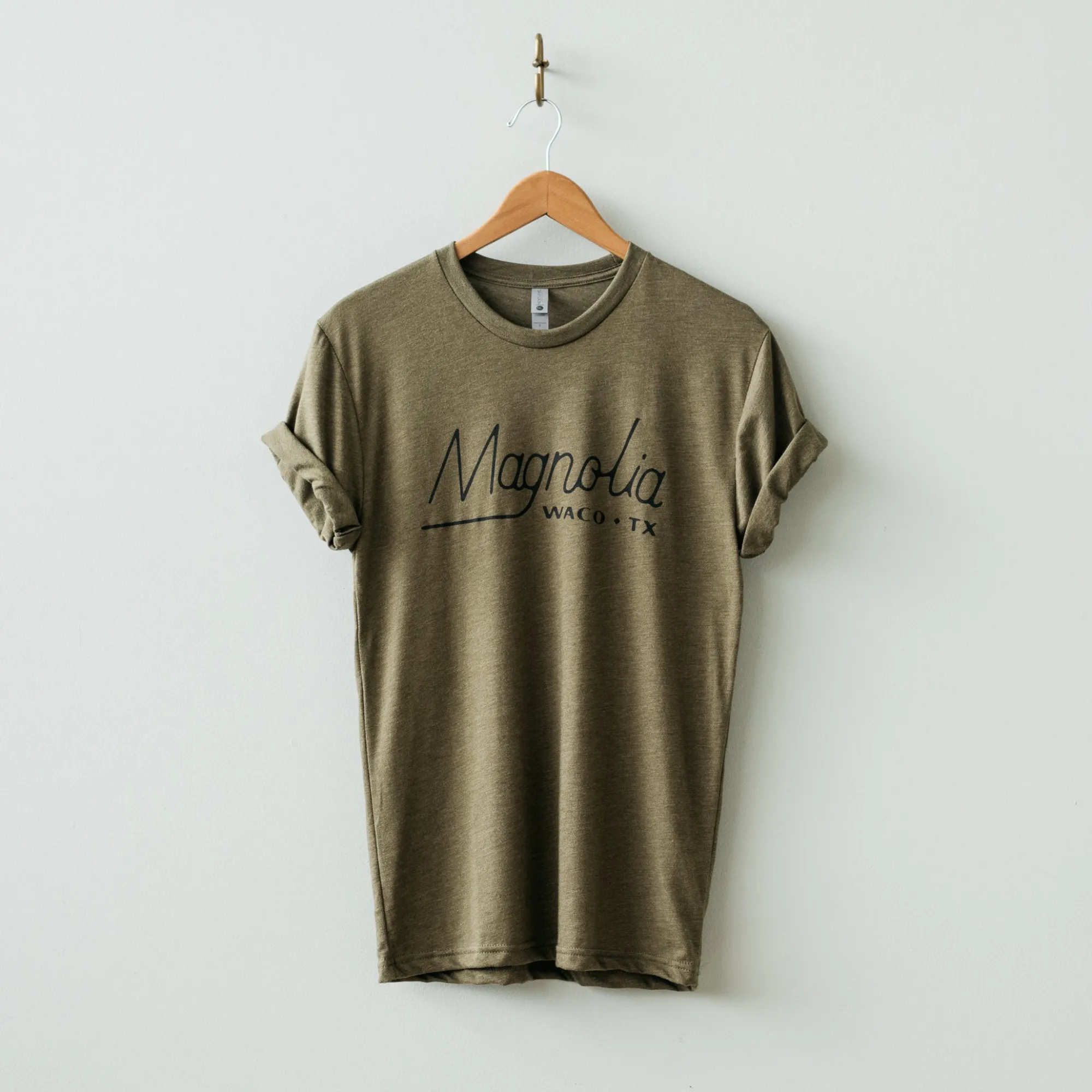 VND2724 Goochie Designs Vintage Magnolia Logo Shirt