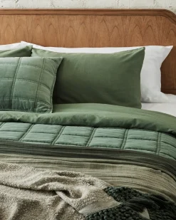 VND7018 Makerspalm, LLC Weekend Velvet Quilt - Dusty Green