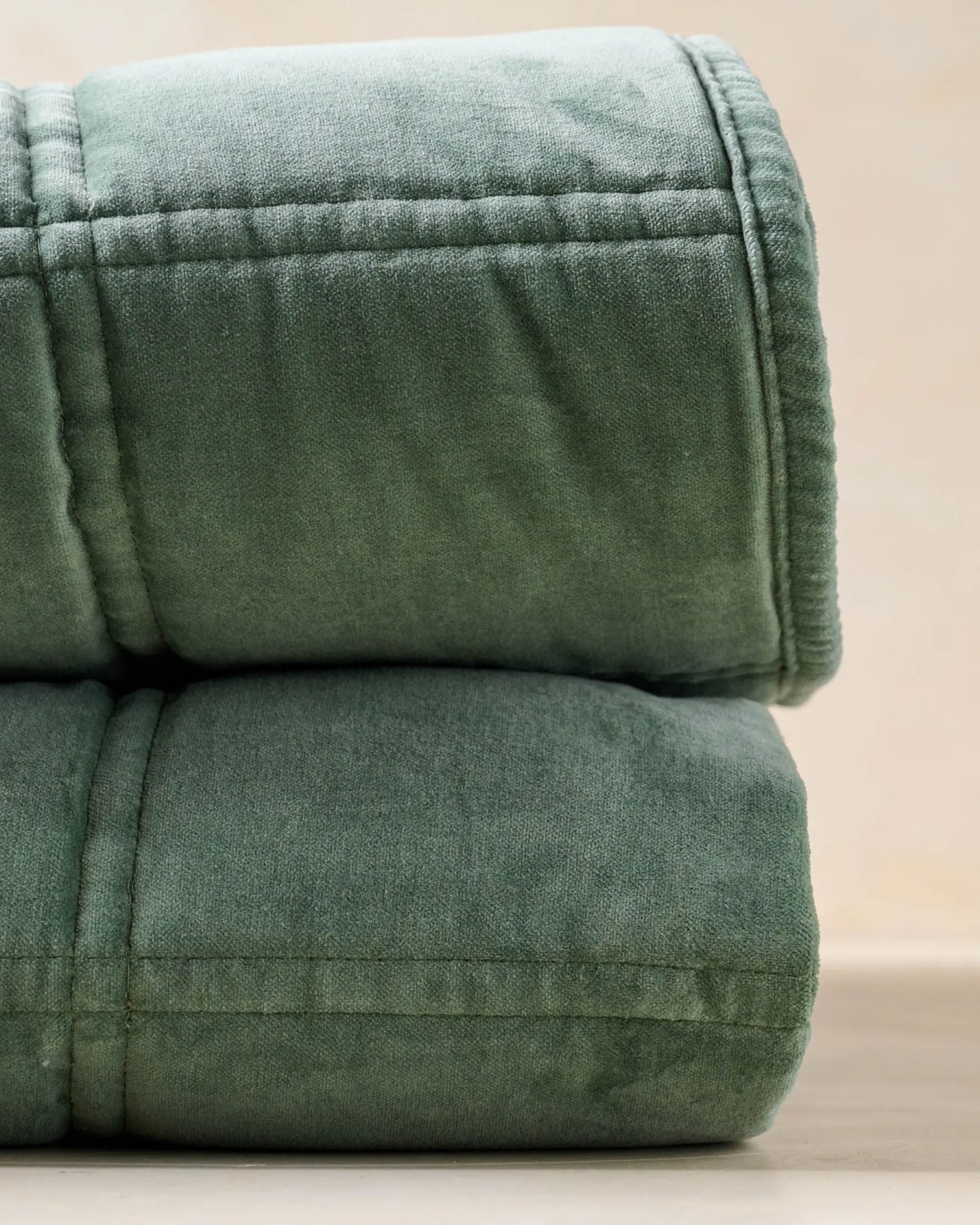 VND7018 Makerspalm, LLC Weekend Velvet Quilt - Dusty Green