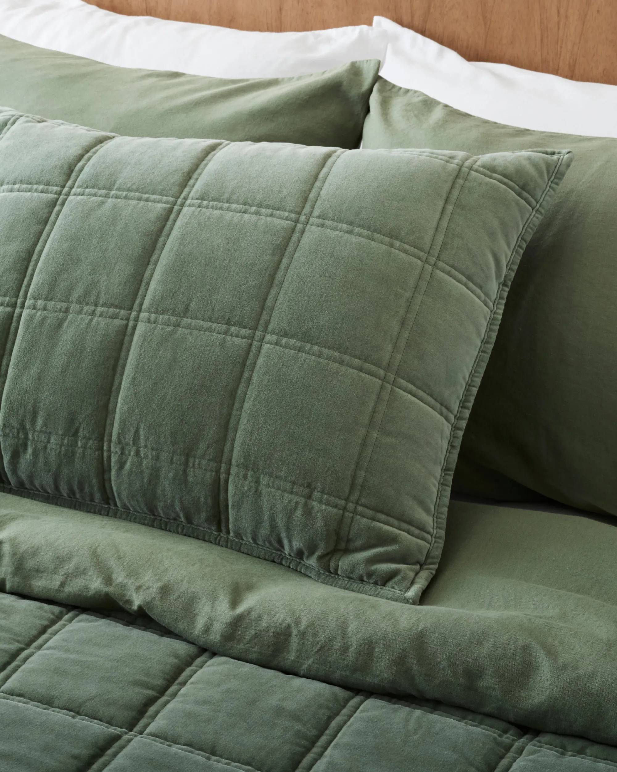 VND7018 Makerspalm, LLC Weekend Velvet Quilt - Dusty Green