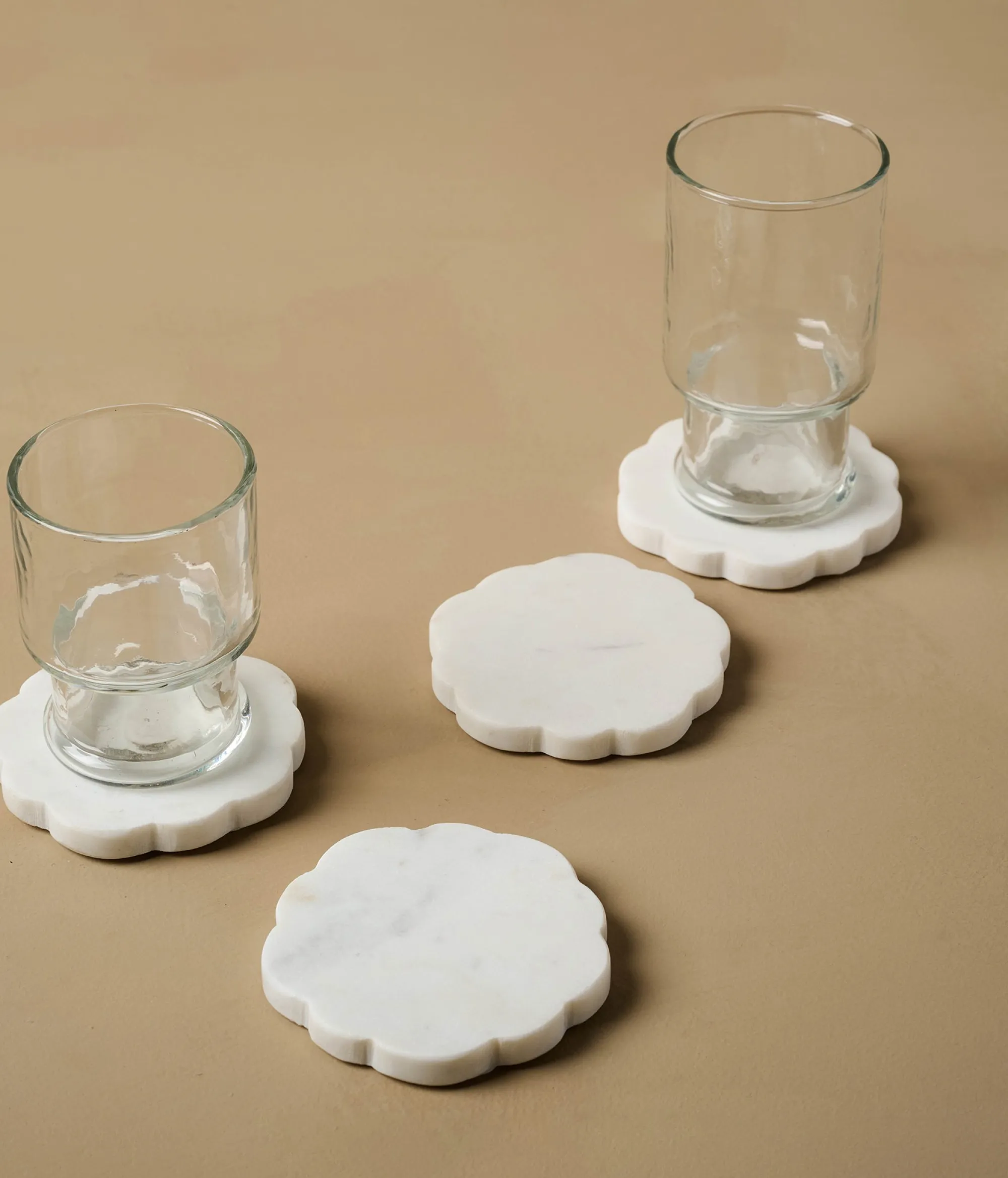 VND6842 Ferry International White Marble Scalloped Coaster Set