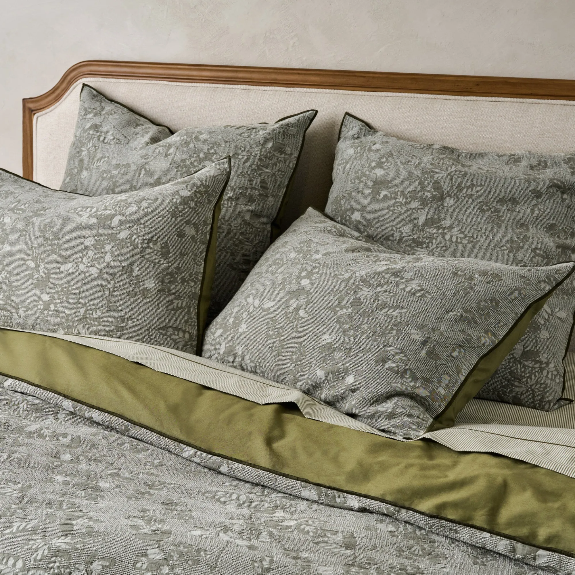 VND7018 Makerspalm, LLC Willow Floral Jacquard Sham